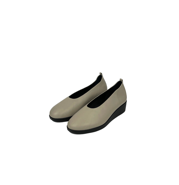 IO Slipper - Putty Nappa